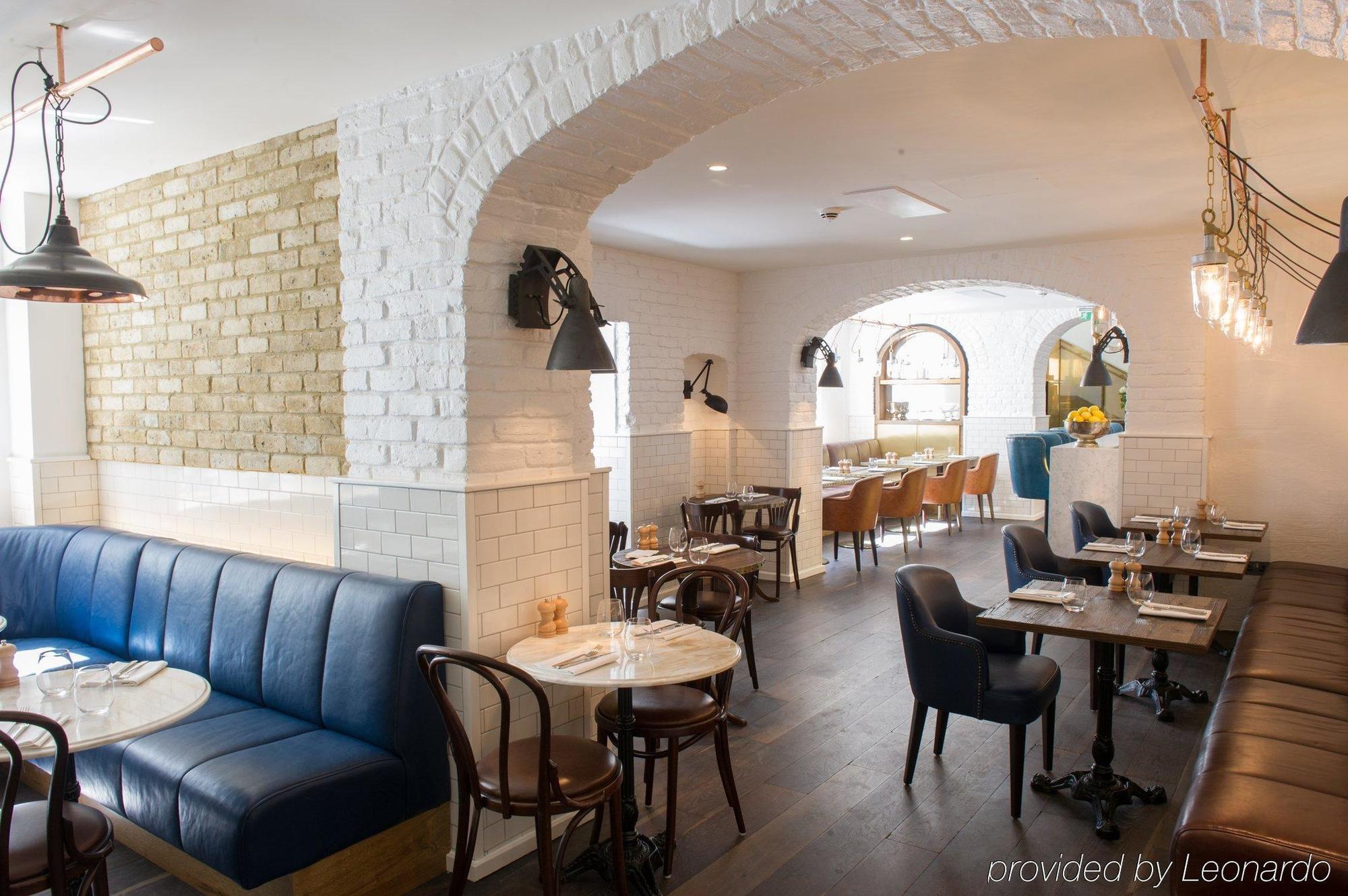 โรงแรมดิแอมเพอร์ซานด์ ลอนดอน ร้านอาหาร รูปภาพ Interior of the restaurant