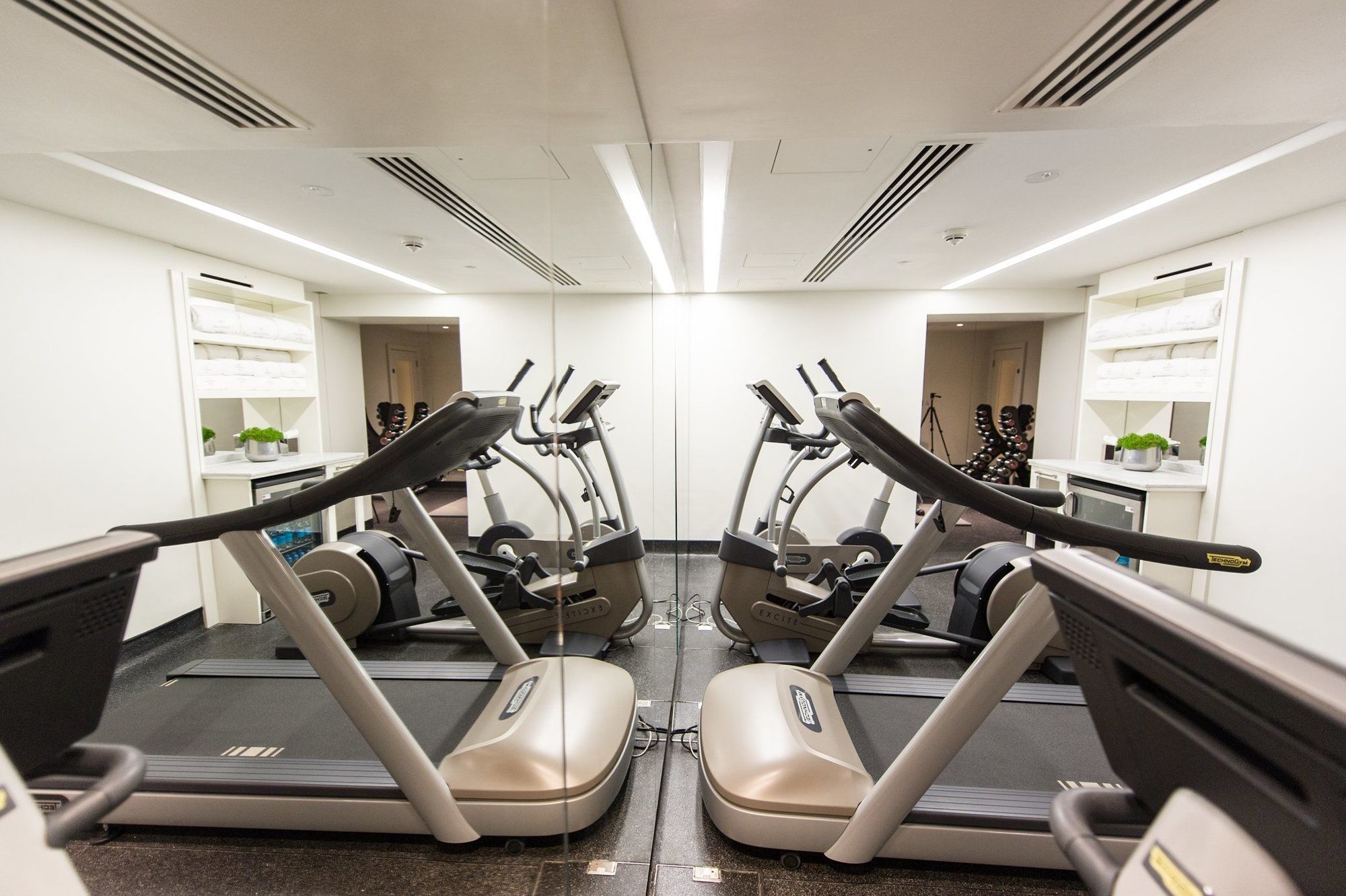 โรงแรมดิแอมเพอร์ซานด์ ลอนดอน สิ่งอำนวยความสะดวก รูปภาพ The gym at The Hari