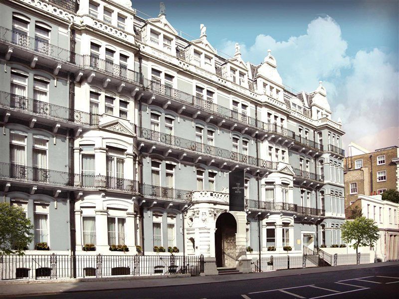 โรงแรมดิแอมเพอร์ซานด์ ลอนดอน ภายนอก รูปภาพ The former St. George's Hospital, now the St. George's University of London