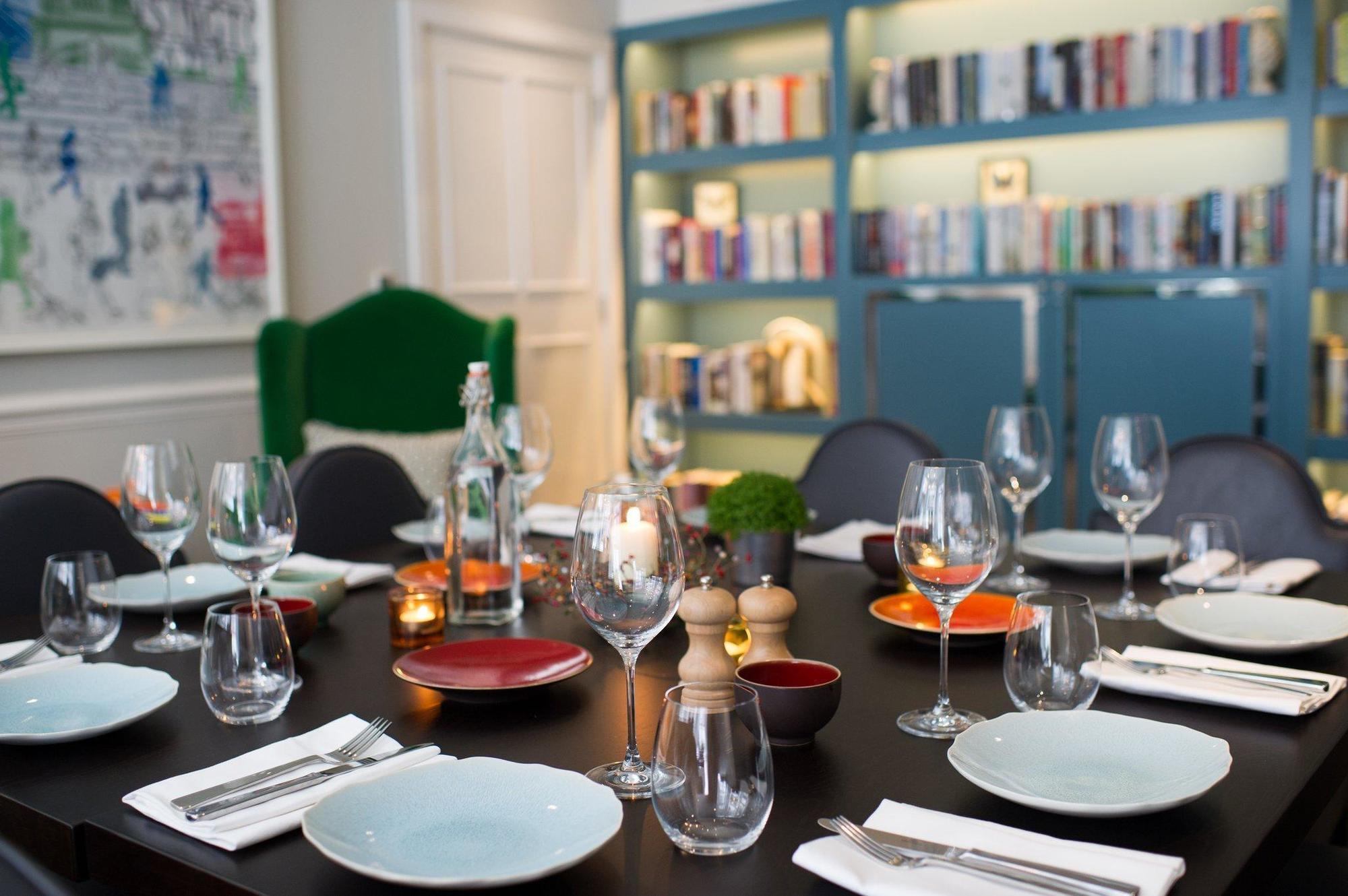โรงแรมดิแอมเพอร์ซานด์ ลอนดอน ภายนอก รูปภาพ The dining room at the Oxford Internet Institute