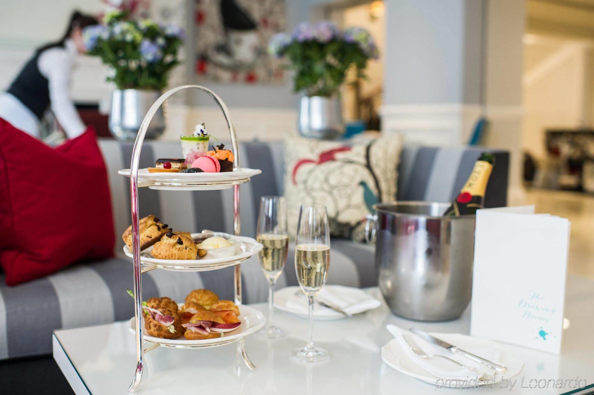 โรงแรมดิแอมเพอร์ซานด์ ลอนดอน ภายนอก รูปภาพ Afternoon tea at the Hotel