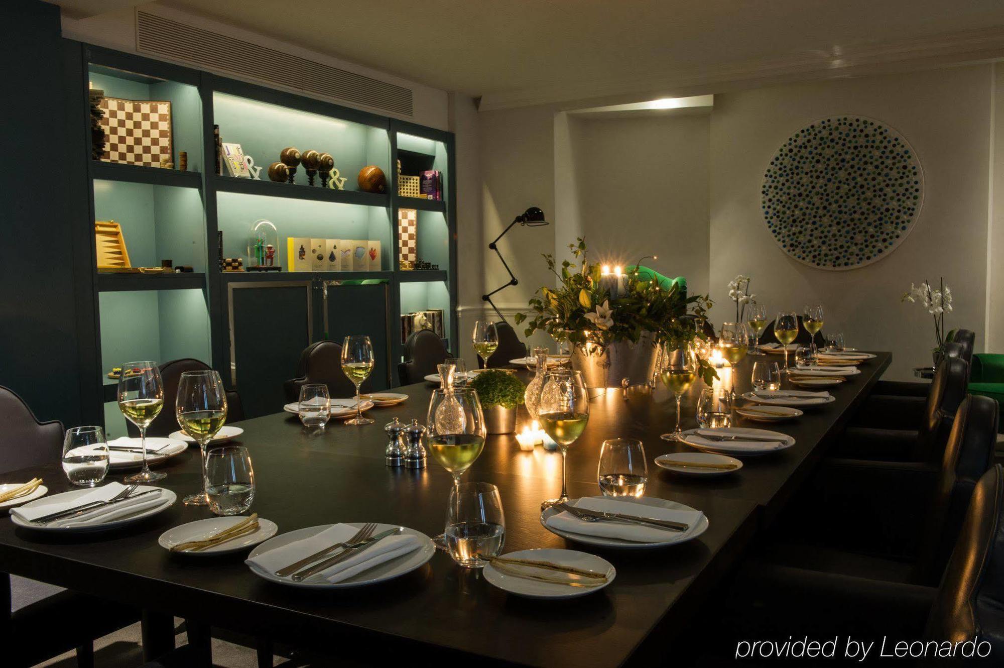 โรงแรมดิแอมเพอร์ซานด์ ลอนดอน ภายนอก รูปภาพ The interior of the restaurant